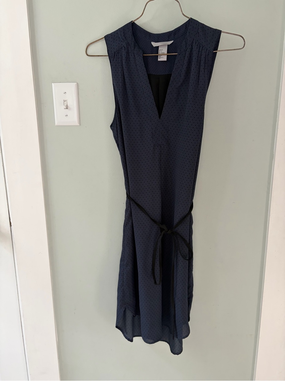 H&M Navy and Black light-weight v-neck shirt dress women’s XS (2)